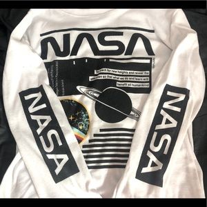 NASA long sleeve tee. Gently used. Size:S
